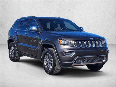 Used 2017 Jeep Grand Cherokee Limited image 2