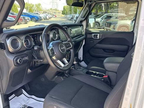Used 2022 Jeep Wrangler Unlimited Sahara AWD/4WD image 11