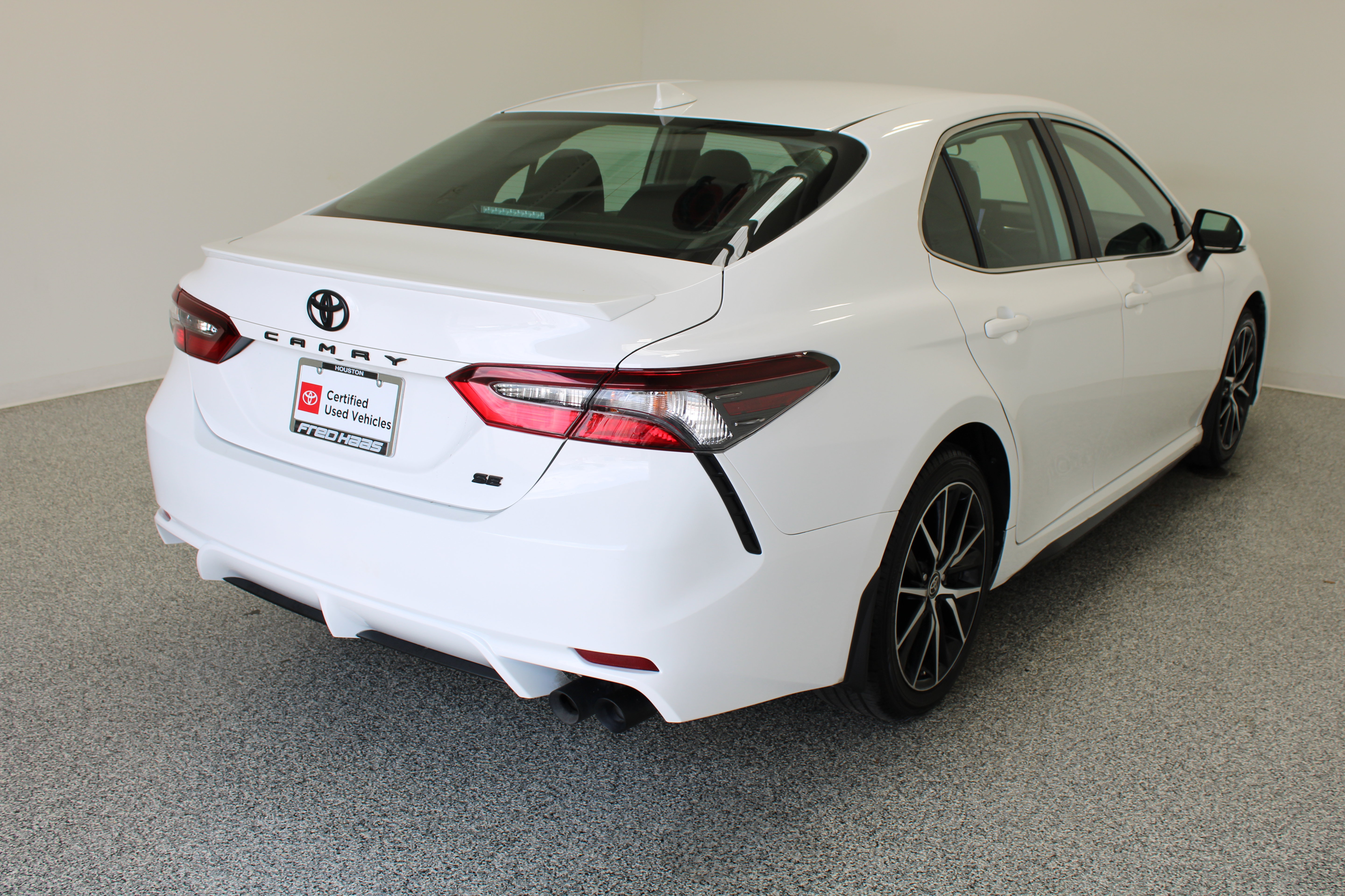 Used 2023 Toyota Camry SE FWD image 7
