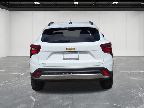 Used 2025 Chevrolet Trax LT FWD image 4