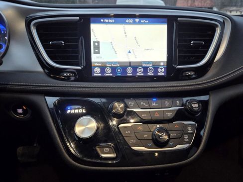 Used 2018 Chrysler Pacifica Limited w/ Advanced Safetytec Group image 26