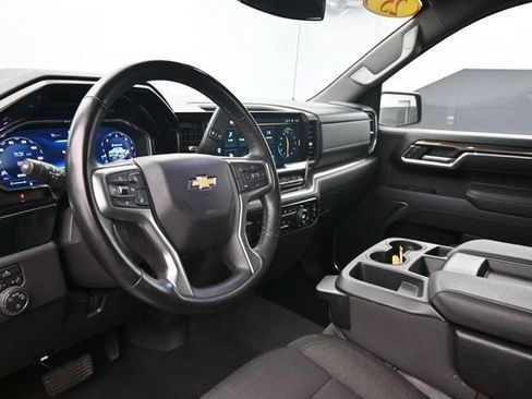 Used 2025 Chevrolet Silverado 1500 LT AWD/4WD image 19