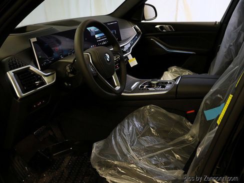 New 2026 BMW X5 xDrive50e w/ Climate Comfort Package image 12