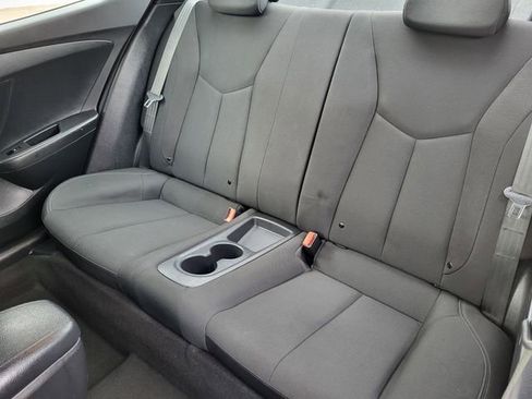 Used 2015 Hyundai Veloster image 12