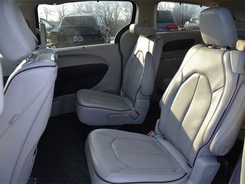 Used 2018 Chrysler Pacifica Limited w/ Advanced Safetytec Group image 23