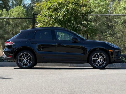 Used 2026 Porsche Macan AWD/4WD image 8