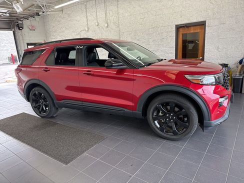 Used 2022 Ford Explorer ST-Line w/ Class IV Trailer Tow Package RWD image 1