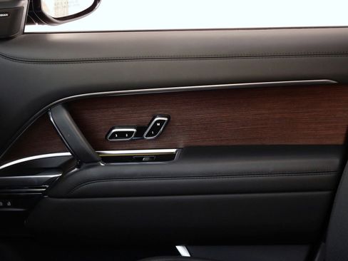 Used 2023 Land Rover Range Rover SE image 13