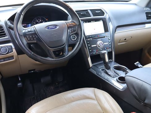 Used 2017 Ford Explorer Limited w/ Equipment Group 301A FWD image 5