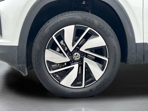 Certified 2025 Volkswagen Atlas SEL image 10