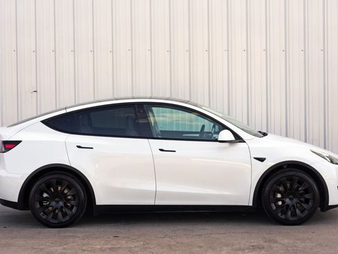 Used 2023 Tesla Model Y Long Range image 54