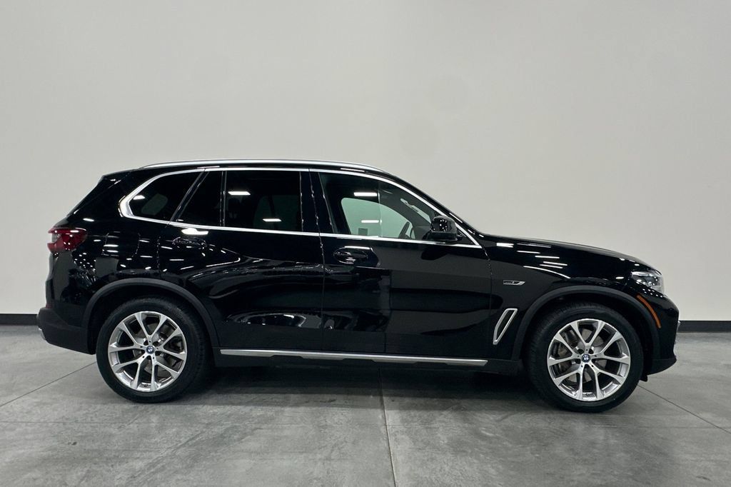 Used 2022 BMW X5 xDrive45e AWD/4WD image 3