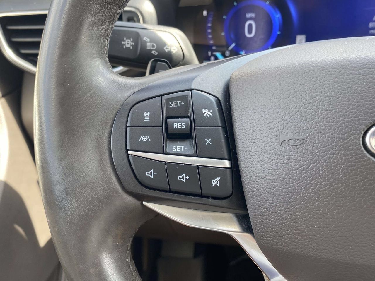 Used 2020 Ford Explorer Platinum w/ Premium Technology Package AWD/4WD image 22
