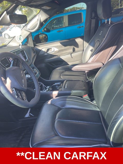 Used 2024 Chrysler Pacifica Limited w/ Uconnect Theater Family Group FWD image 5