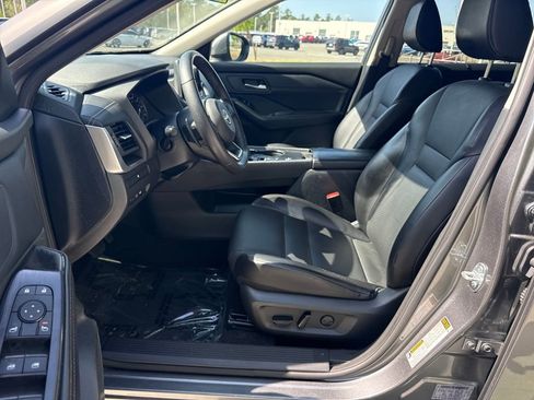 Used 2024 Nissan Rogue SV w/ SV Premium Package FWD image 13