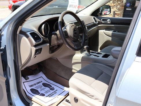 Used 2012 Jeep Grand Cherokee Laredo AWD/4WD image 13