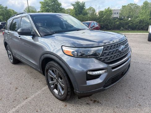 Used 2021 Ford Explorer XLT w/ Equipment Group 202A AWD/4WD image 3