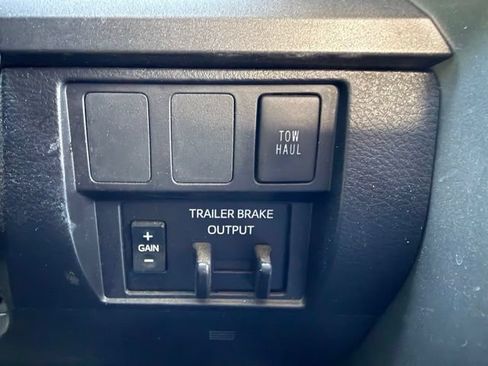 Used 2021 Toyota Tundra SR5 w/ SR5 Upgrade Package AWD/4WD image 22
