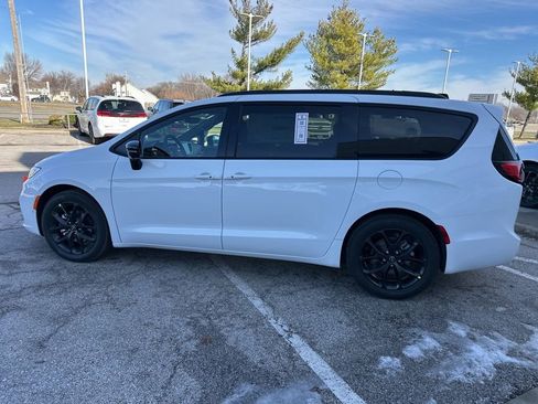 New 2026 Chrysler Pacifica Select image 20