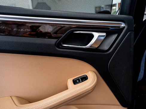 Used 2023 Porsche Macan image 49