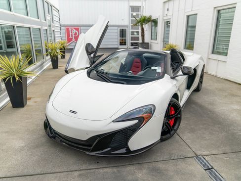 Used 2016 McLaren 650S Spider RWD image 4