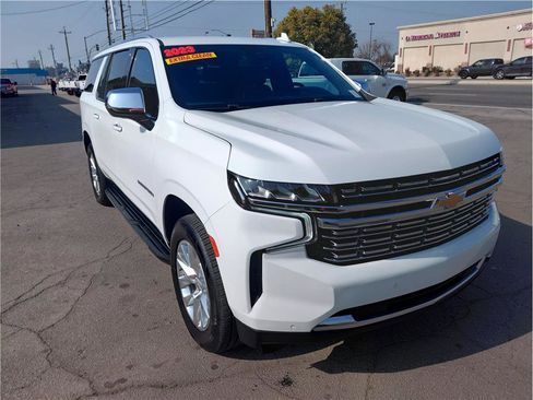 Used 2023 Chevrolet Suburban Premier image 2