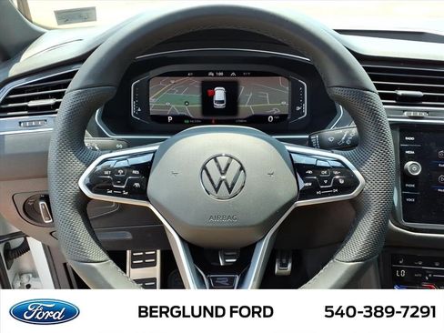 Used 2022 Volkswagen Tiguan SEL R-Line AWD/4WD image 23