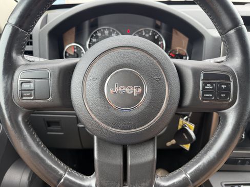 Used 2012 Jeep Liberty Sport w/ Popular Equipment Group AWD/4WD image 21