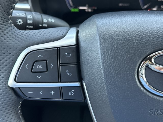 Used 2025 Toyota Sienna Limited AWD/4WD image 21