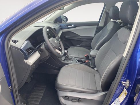 Used 2022 Volkswagen Taos SE w/ Panoramic Sunroof Package FWD image 17