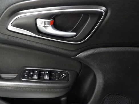 Used 2015 Chrysler 200 Limited w/ Convenience Group FWD image 8