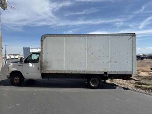 Used 2006 Ford E-350 and Econoline 350 Super Duty image 5