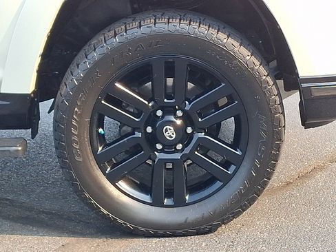 Used 2019 Toyota 4Runner Limited AWD/4WD image 8