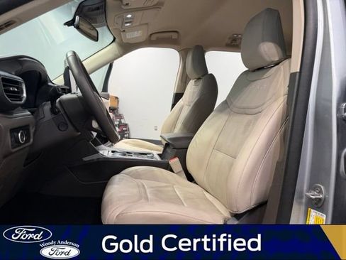 Certified 2024 Ford Explorer Platinum w/ Technology Package AWD/4WD image 18