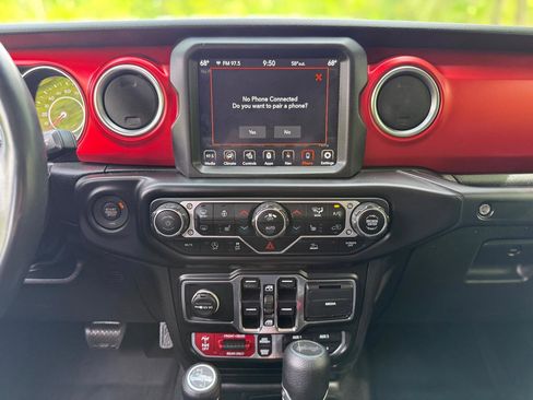 Used 2022 Jeep Wrangler Unlimited Rubicon w/ Dual Top Group AWD/4WD image 25
