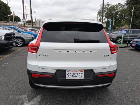 Used 2022 Volvo XC40 T5 Momentum AWD/4WD image 5