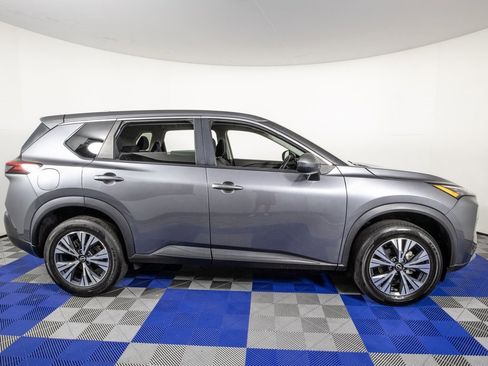 Used 2022 Nissan Rogue SV image 4