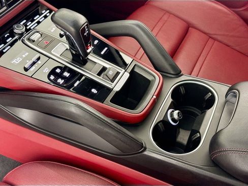 Used 2020 Porsche Cayenne image 21