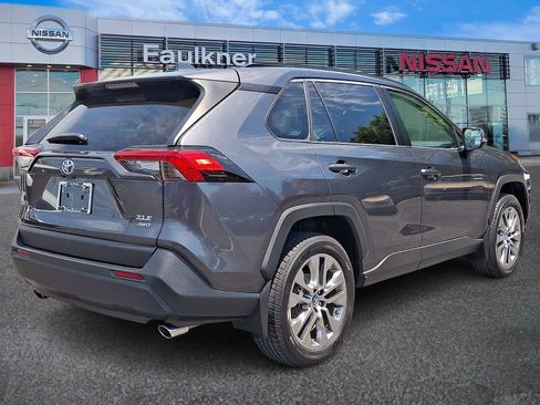 Used 2019 Toyota RAV4 XLE Premium w/ Cold Weather Package AWD/4WD image 6