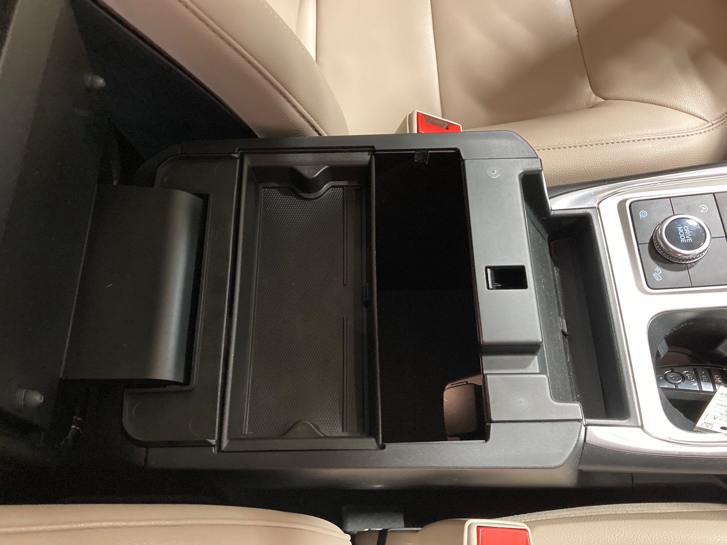 Used 2020 Ford Explorer XLT w/ Equipment Group 202A AWD/4WD image 6