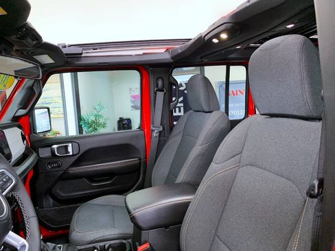 Used 2025 Jeep Wrangler Unlimited Sahara w/ Safety Group AWD/4WD image 14