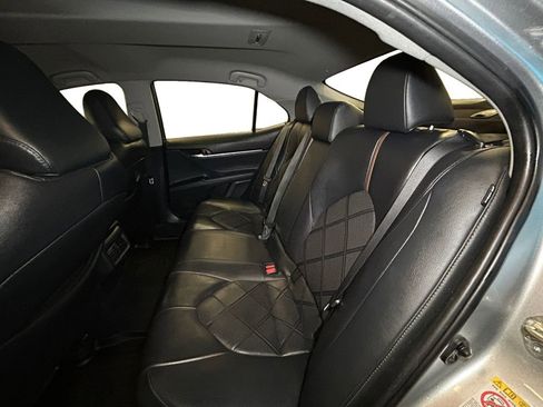 Used 2018 Toyota Camry XLE image 13