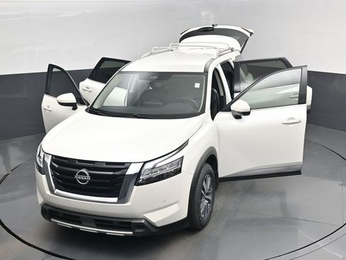 Used 2024 Nissan Pathfinder SL image 59