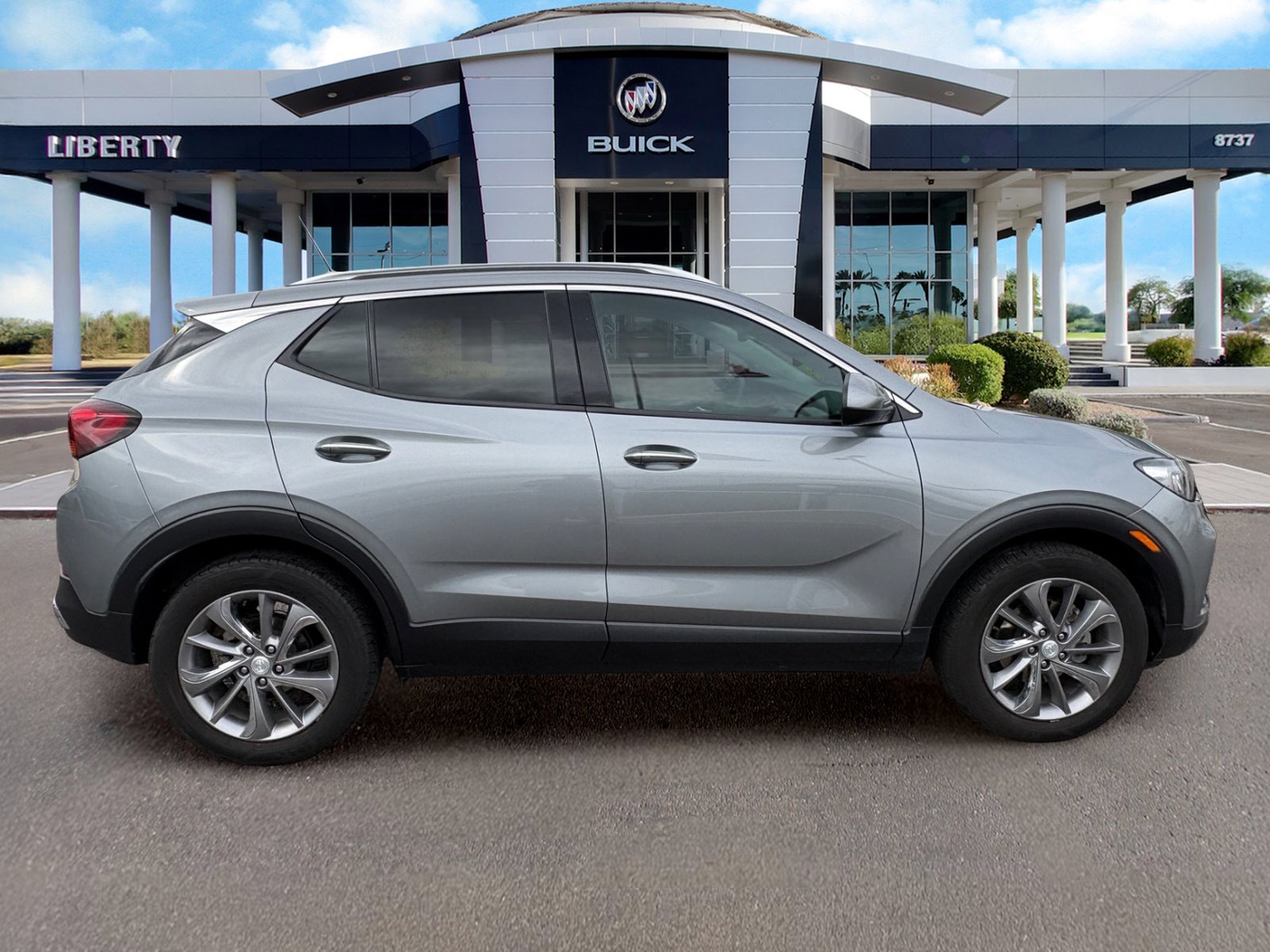 Used 2023 Buick Encore GX Essence w/ Experience Buick Package FWD image 2