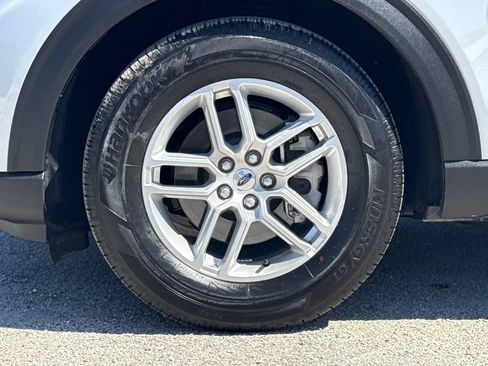 New 2026 Ford Explorer Active RWD image 9