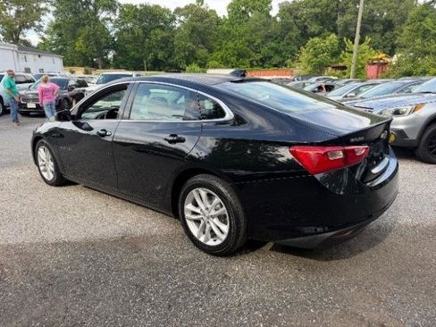 Used 2016 Chevrolet Malibu LT w/ Leather Package FWD image 3