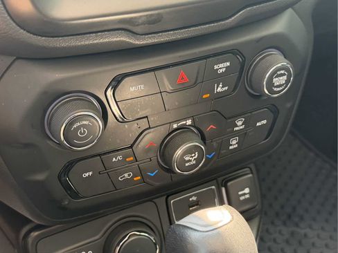 Used 2022 Jeep Renegade Limited w/ Sun, Sound & Wheels Group AWD/4WD image 33
