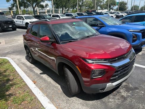 Used 2023 Chevrolet TrailBlazer LT w/ Convenience Package FWD image 3