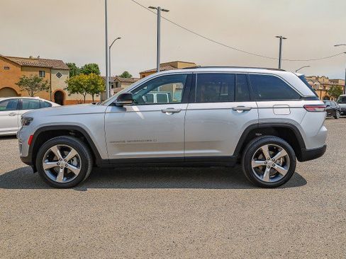 Used 2022 Jeep Grand Cherokee Limited image 7