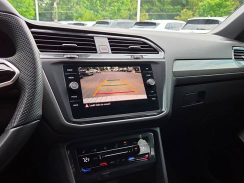 Certified 2023 Volkswagen Tiguan SE R-Line FWD image 32